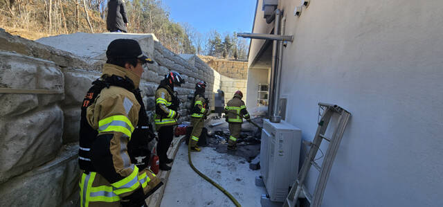 21일 오전 11시 52분쯤 상주시 사벌국면의 한 단독주택에서도 화재가 발생해 출동한 소방대원에 의해 25분 만에 진화됐다. /경북소방본부