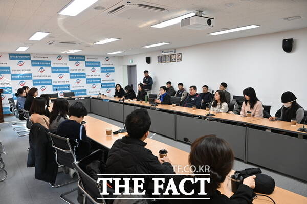 더불어민주당 대전시당 대전·충남통합 및 충청발전특별위원회와 대전교사노조가 21일 대전·충남 통합 관련 정책 간담회를 가진 모습. /더불어민주당 대전시당