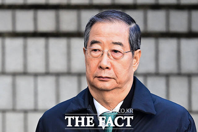 한덕수 전 국무총리가 지난 1월 21일 오후 서울 서초구 서울중앙지방법원에서 열린 내란 우두머리 방조 혐의 1심 선고 재판에 출석하고 있다. /남윤호 기자