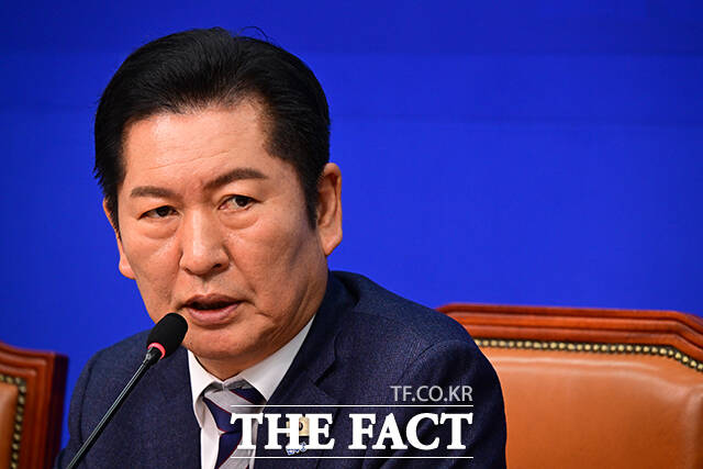 정청래 더불어민주당 대표가 22일 조국혁신당에 합당을 제안했다. /남윤호 기자