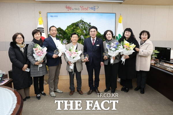 충남 계룡시는 22일 지역사회보장협의체 민간위원장에게 감사패를 전달했다. /계룡시