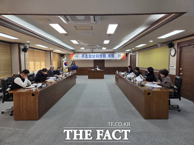 논산시가 21일 주소정보위원회를 열고 국제행사 홍보와 지역 상징성 강화를 위해 명예도로명 딸기엑스포대로를 부여하기로 결정했다. /논산시