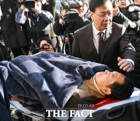  구급차 탑승한 장동혁 대표...단식 8일 만에 중단 [TF사진관]