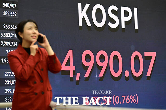 이날 '오천피' 마감을 기대하며 마련된 기념식이 순연되며 빈 자리들이 보이고 있다.