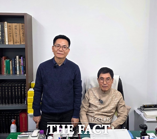 새해 운세 인터뷰에서 가수 이찬원의 결혼운에 대해 백운비 역리원장(오른쪽)은