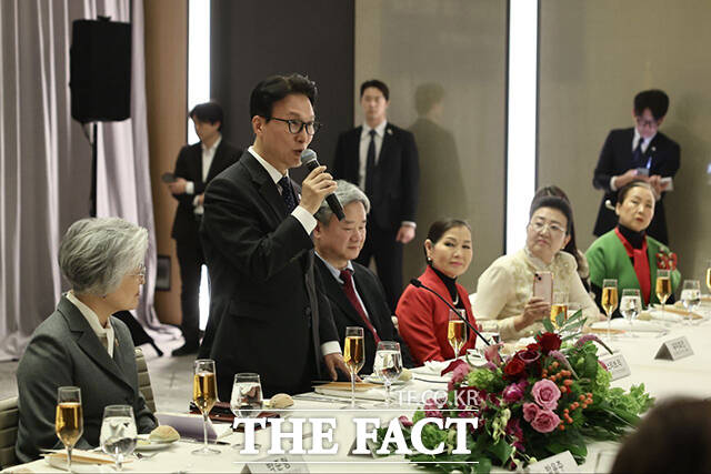 김민석 국무총리가 22일(현지시간) 미국 워싱턴 콘래드호텔에서 열린 동포간담회에 참석해 인사말을 하고 있다. /국무총리실