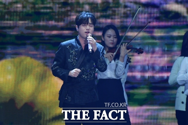 새해 운세 인터뷰에서 가수 이찬원의 결혼운에 대해 백운비 역리원장(오른쪽)은