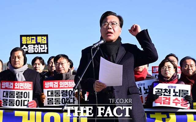 송언석 국민의힘 원내대표가 이번 주말부터 쌍특검법 수용 호소를 위한 대국민 투쟁에 돌입한다고 밝혔다. /이새롬 기자