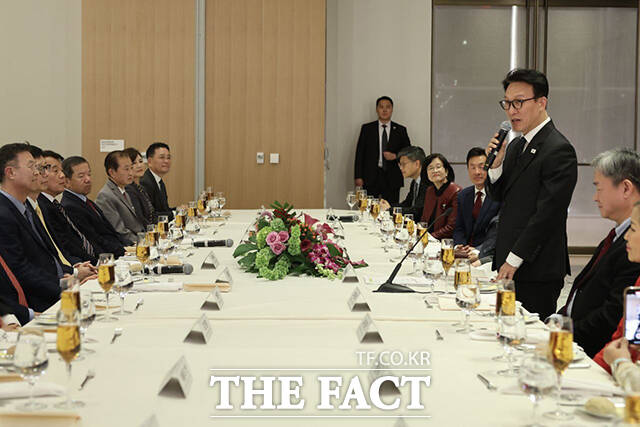 김민석 국무총리가 22일(현지시간) 미국 워싱턴 콘래드호텔에서 열린 동포간담회에 참석해 인사말을 하고 있다. /국무총리실