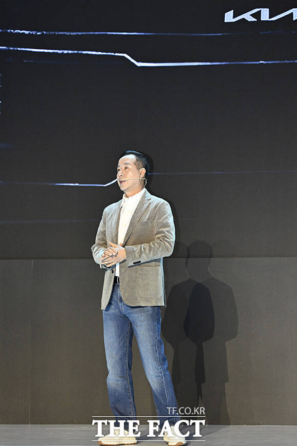 정원정 기아 국내사업본부장(부사장)이 발표를 하고 있다.