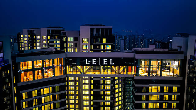 롯데건설은 르엘(LE-EL)로 2026 대한민국 브랜드 명예의전당 하이엔드 아파트 부문에서 2년 연속 수상했다고 23일 밝혔다. 사진은 잠실 르엘 스카이브릿지. /롯데건설