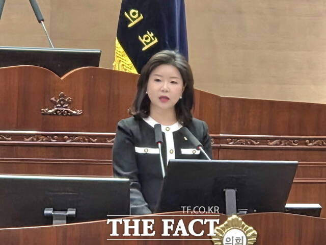 유수희 천안시의원이 23일 열린 제286회 천안시의회 임시회 제2차 본회의에서 5분 자유발언을 하고 있다. /정효기 기자