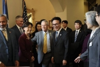  방미 金총리, 美 하원의원 만나 '쿠팡 차별 전혀 없다'