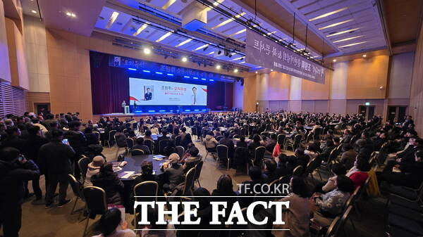 조원휘 대전시의회 의장이 24일 대전컨벤션센터에서 저서 오직 유성 출판 기념회를 개최했다. /정예준 기자