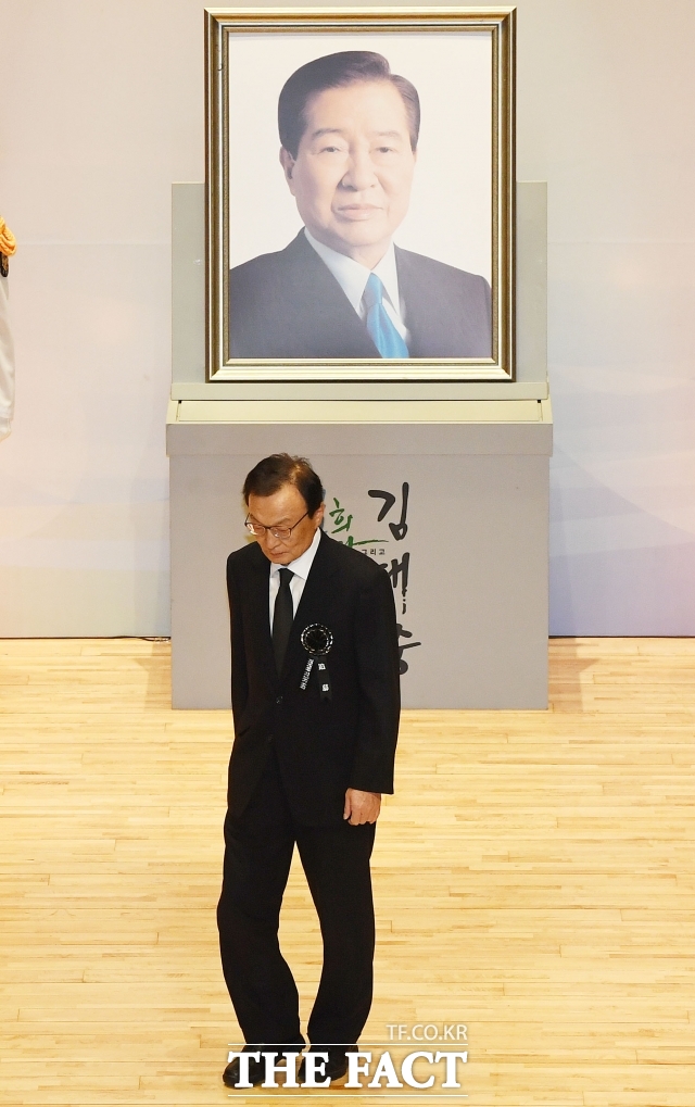 지난 2019년 8월 18일 서울 동작구 국립서울현충원에서 열린 故 김대중 전 대통령 서거 10주기 추도식에서 추모사를 마친 후 이동하던 이해찬 더불어민주당 대표. /더팩트 DB