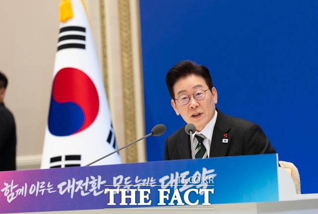 이재명 대통령은 25일 이혜훈 기획예산처 장관 후보자의 지명을 철회하기로 결정했다. 이 대통령이 21일 청와대 영빈관에서 열린 2026년 신년 기자회견에서 발언하고 있다. /청와대