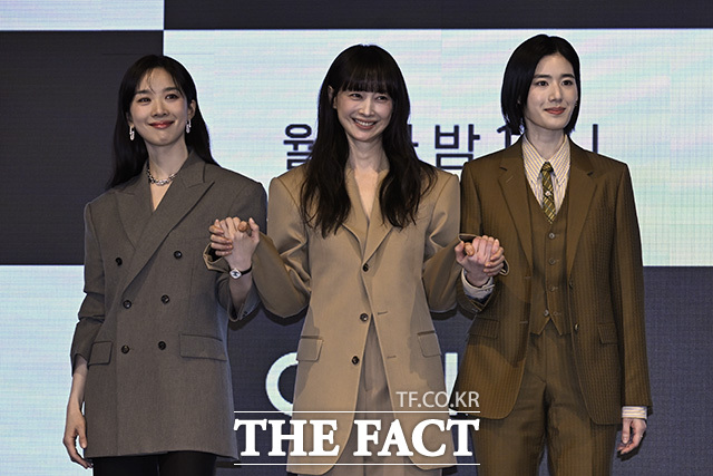 배우 이청아와 이나영, 정은채(왼쪽부터)가 호흡을 맞추는 ENA 새 드라마 아너는 오는 2월 2일 첫 방송된다. /송호영 기자