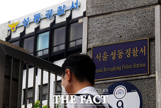 서울 성동구 성수동에서 팝업 스토어(임시 매장)를 열고 짝퉁 의류를 판매하려 한 일당이 경찰에 덜미를 잡혔다. 서울 성동경찰서는 26일 상표법 위반 혐의로 총괄대표 50대 A 씨 등 B 사 관계자들을 입건했다고 밝혔다. /더팩트 DB