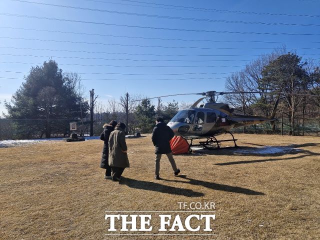 수원시가 오는 6월 14일까지 운영하는 산불 대응 헬기. /수원시