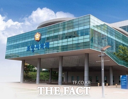 6월 지방선거를 앞둔 포항시에서 시의원 돈 공천설 등 악성 루머가 확산돼 지역 사회가 혼란스러워 하고 있다. 시진은 포항시의회. /포항시의회