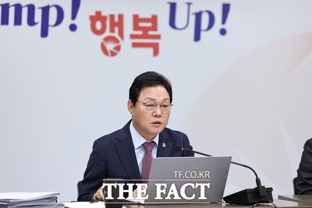 박완수 경남도지사가 실국본부장회의를 주재하고 있다. /경남
