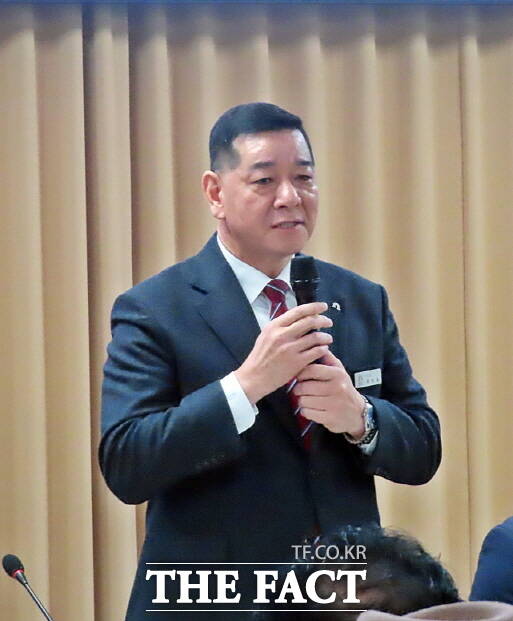 최원철 공주시장이 26일 반포면 행정복지센터에서 열린 2026년 반포면민과 대화를 주재하고 있다. /김형중 기자