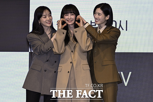 배우 이청아와 이나영, 정은채(왼쪽부터)가 여성 연대와 서사를 다룬 아너로 안방극장 시청자들의 마음을 사로잡을 예정이다. /송호영 기자