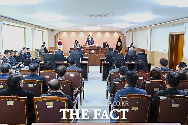 대덕구의회가 26일 제291회 임시회를 개회하고 8일간의 의사일정에 들어갔다. 사진은 본회의장 모습. /대덕구의회