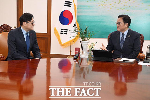 우원식 국회의장, 홍익표 청와대 정무수석 접견.