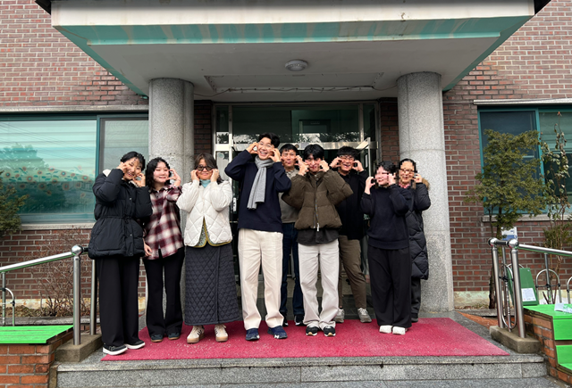 방송인 박수홍(왼쪽에서 네 번째)이 선한 영향력을 전파했다. /다홍이랑엔터테인먼트