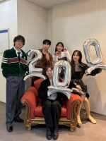  구교환·문가영 '만약에 우리', '헤어질 결심' 넘고 200만 명 돌파