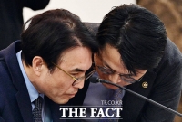  대화 나누는 고용노동부-산업통상자원부 차관 [포토]