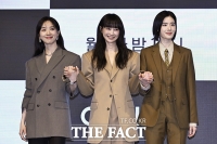  손 맞잡은 '아너 : 그녀들의 법정' 세 주인공 [포토]
