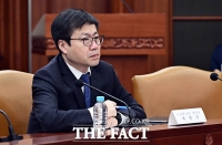  구윤철 부총리 발언듣는 여한구 통상교섭본부장 [포토]