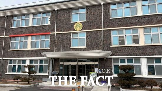 파주시가 교육발전특구 사업의 일환으로 오는 3월부터 다문화 특화 다함께돌봄센터를 운영할 예정인 광탄면 신산초등학교. /파주시