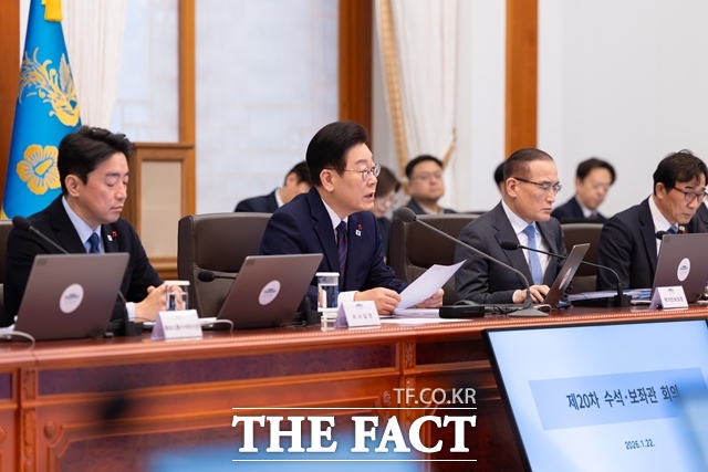 이재명 대통령이 22일 청와대에서 주재한 제20차 수석보좌관회의에서 발언하고 있다. /청와대