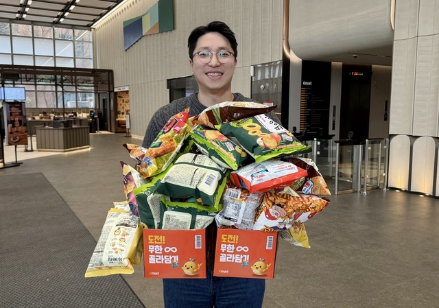 이마트가 오는 29일부터 2월 4일까지 7일간 고래잇 페스타를 열고 먹거리와 가구, 가전 등을 아우르는 생활밀착형 초특가 혜택을 선보인다. /이마트