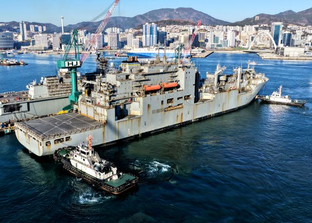 HJ중공업은 지난해 매출 1조9997억원, 영업이익 670억원, 당기순이익 514억원을 기록했다. HJ중공업의 첫 미 해군 MRO 선박 아멜리아 에어하트함. /HJ중공업