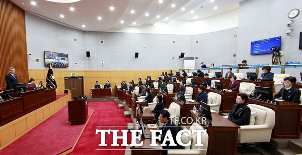 대전시 서구의회가 27일 제294회 임시회를 개회하고 8일간의 일정으로 2026년 첫 공식 의정활동을 시작했다. 사진은 서구의회 본회의장 전경. /서구의회