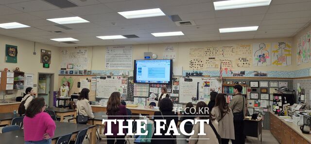 대전교육청의 연수단이 미국 샌프란시스코 그린 미들 스쿨(Greene Middle School)을 찾아 현지 교사들과 다양한 교수법에 대한 의견을 나누고 있다. /대전교육청