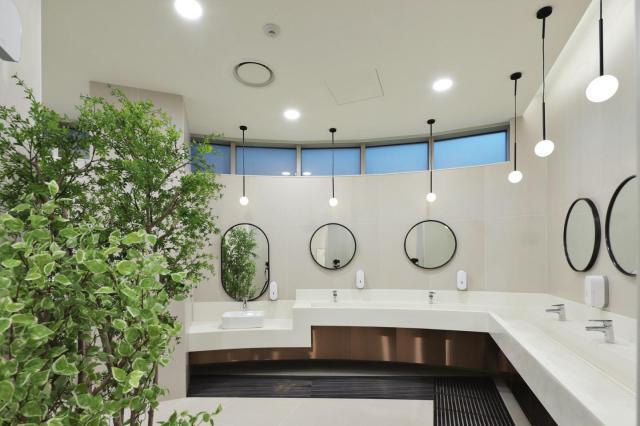 풀무원푸드앤컬처가 운영하는 안산휴게소 내부 화장실 모습. /풀무원푸드앤컬처