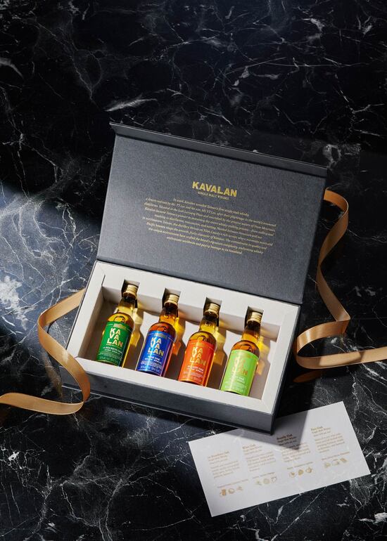 골든블루 인터내셔널은 타이완 대표 싱글몰트 위스키 카발란의 면세점 전용 에디션인 카발란 미니어처 위스키 기프트 세트를 한정판으로 선보였다. /골든블루