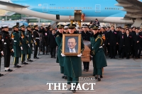  고국으로 돌아온 고 이해찬 수석부의장 [포토]