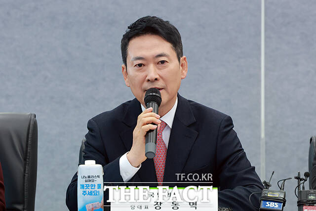지도부의 강경 노선이 당 안팎 연대 가능성을 스스로 차단하는 결과를 낳고 있다. 사진은 국민의힘 장동혁 대표가 28일 서울 서초구 한국농수산식품유통공사(aT) 종합상황실에서 열린 물가 점검 현장간담회에 참석해 인사말하고 있는 모습. /남윤호 기자