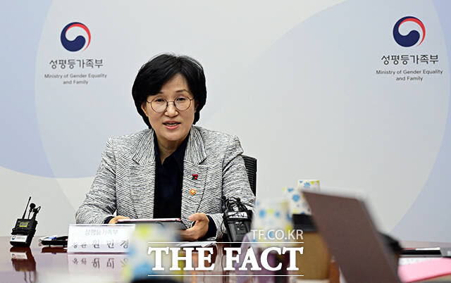 원민경 성평등가족부 장관이 28일 오후 서울 종로구 정부서울청사에서 열린 인신매매 등 방지 보완 대책 전문가 회의에 참석해 모두발언을 하고 있다. /임영무 기자