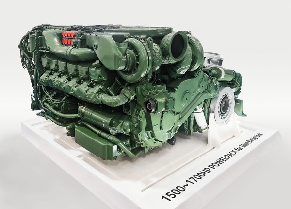 K2 전차용 엔진(DV27K). /HD건설기계