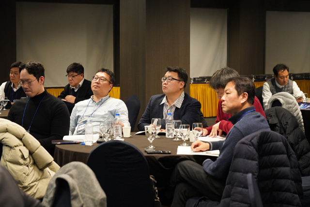 23일 울진 덕구온천호텔에서 2026 울진 청정수소 포럼이 열린 가운데 울진군이 동해안 청정수소 클러스터 구축과 연계한 울진 원자력수소 국가산업단지 활성화 방안을 논의하고 있다. /울진군