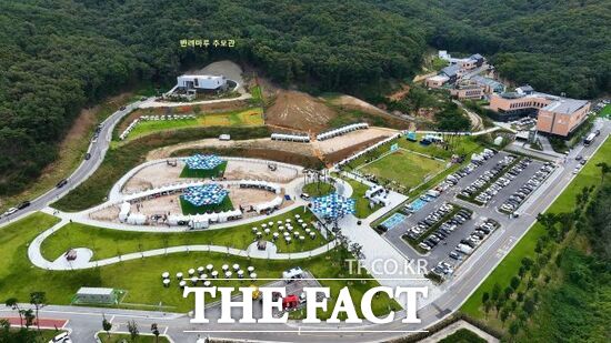 경기도가 최근 공설동물장묘시설 허가를 받은 반려동물 전문 장례시설 반려마루 추모관이 운영될 경기 여주시 소재 반려마루 여주 전경. /경기도