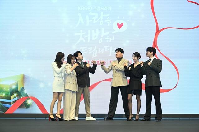 배우 진세연 유호정 김승수 김형묵 소이현 박기웅(왼쪽부터)이 호흡을 맞춘 KBS2 새 토일드라마 사랑을 처방해 드립니다는 오는 31일 첫 방송한다. /KBS2