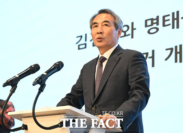 김건희 여사 연루 의혹을 수사해 온 민중기 특별검사가 2025년 12월 29일 서울 종로구 KT광화문빌딩 웨스트에서 종합 브리핑을 열고 수사 결과를 발표하고 있다. /이새롬 기자